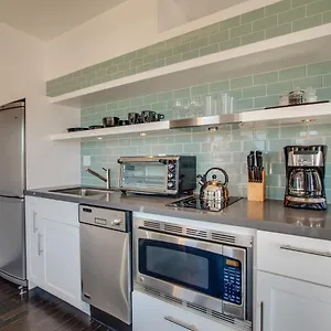 https://venice-breeze-suites.topanaheimhotels.com